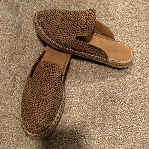 Universal Threads size 8 slip on shoe